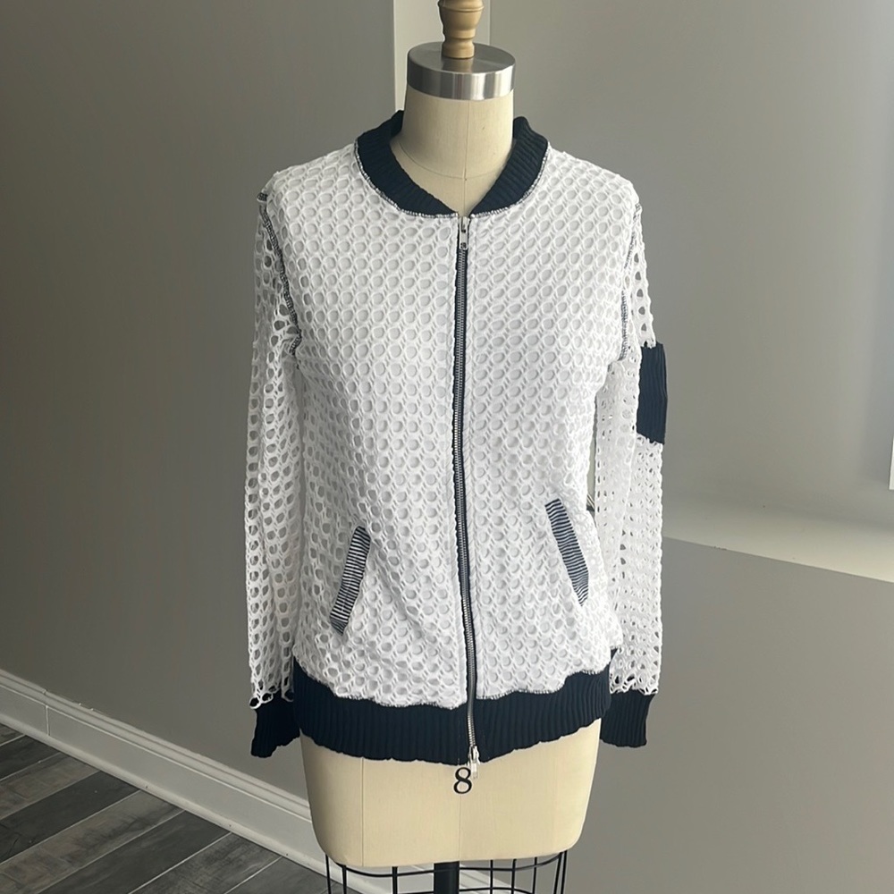 PETE COLLECTION ZIPPER TOP